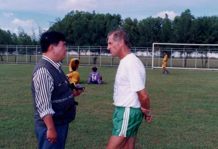 Sau SEA Games 18, HLV Weigang tiếp tục dẫn dắt ĐTVN tham dự Tiger Cup 1996. Ở Tiger Cup 1996, ông cũng đã giúp bóng đá Việt Nam giành được tấm HCĐ.